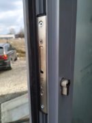 montaż zamka wpuszczanego drzwi aluminiowe